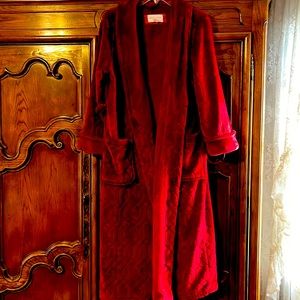 CAROl E HOCHMANN Bathrobe  size small